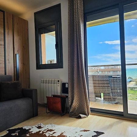 Apartment Beach Front Canet Canet De Mar Exterior photo