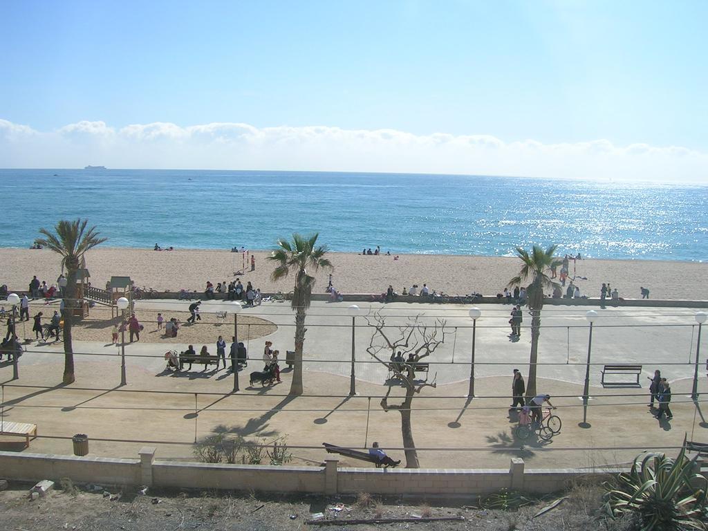 Apartment Beach Front Canet Canet De Mar Exterior photo