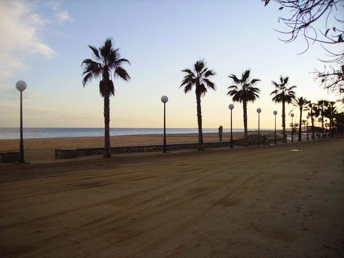 Apartment Beach Front Canet Canet De Mar Exterior photo